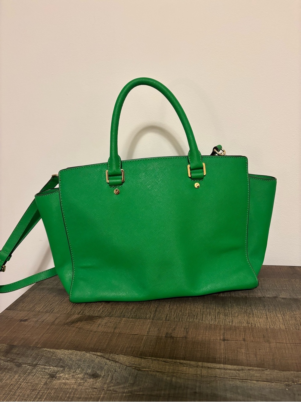 Michael Kors Bright Green Selma Satchel with Gold Hardware - Picture 5 of 7